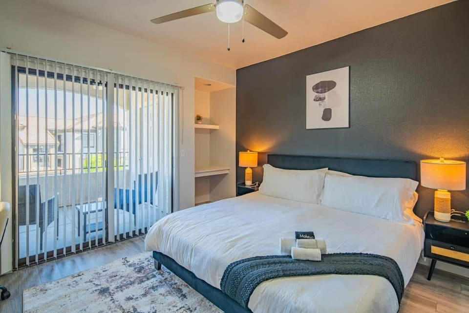 Elegant 1BD King Bed, Pool, Hot Tub, Gym, Parking Apartment in Glendale
