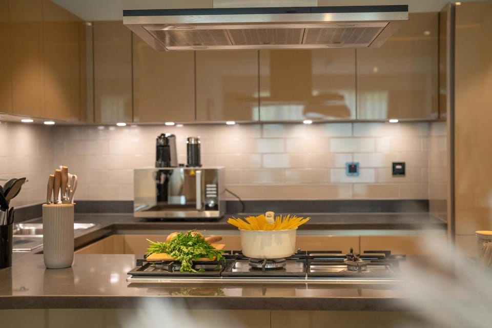 Kitchen or kitchenette, Food and drinks, stove