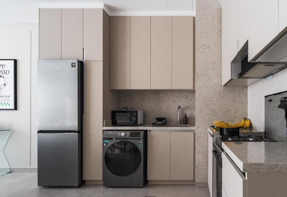 Kitchen or kitchenette, oven, toaster, washing machine