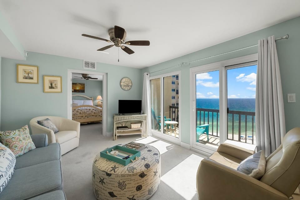 TV and multimedia, Balcony/Terrace, Living room, Seating area