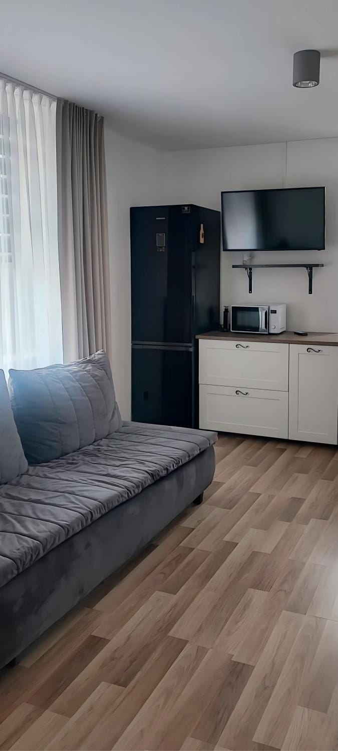 TV and multimedia, Kitchen or kitchenette, Bedroom, microwave, kitchen