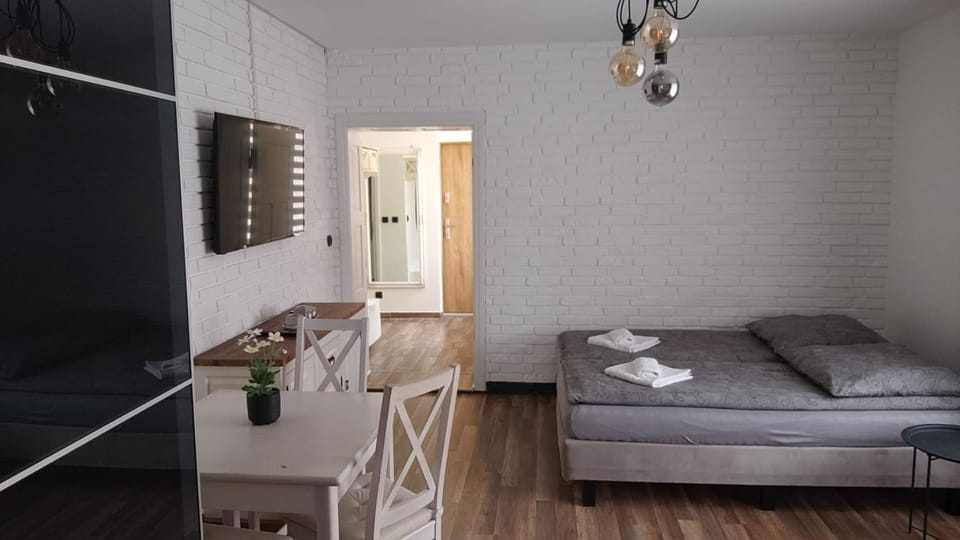 Communal lounge/ TV room, Bed, TV and multimedia, Living room