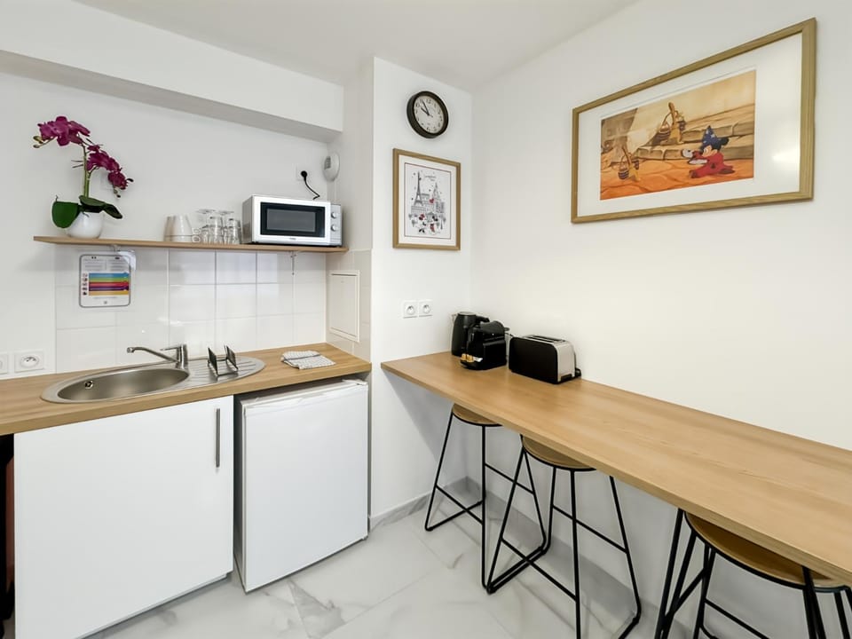 Kitchen or kitchenette, microwave, toaster