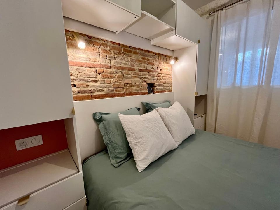 Bed, Photo of the whole room, Bedroom