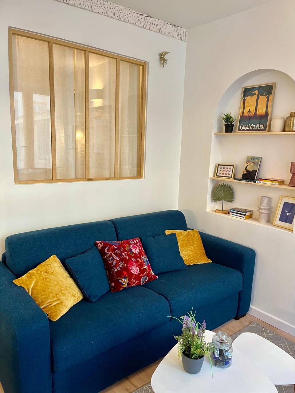 Library, Living room, Seating area