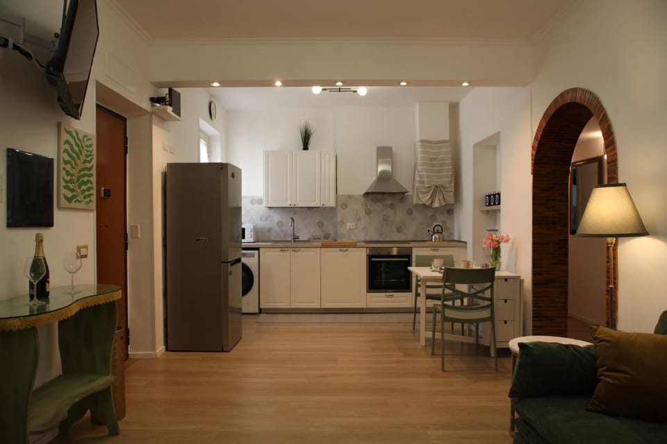 Kitchen or kitchenette, dishwasher, oven, pet friendly, stove, washing machine