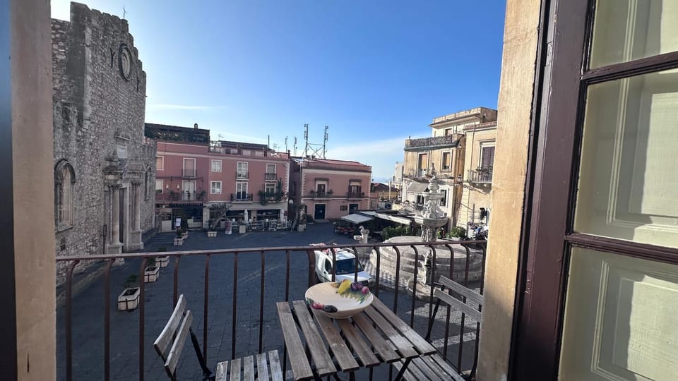 Balcony/Terrace, City view