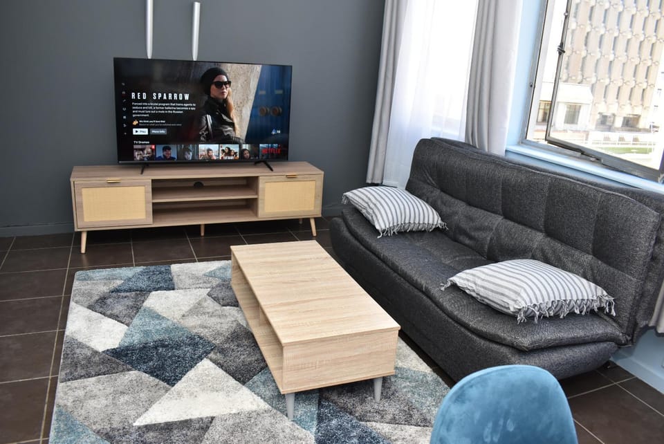 Communal lounge/ TV room, TV and multimedia, Living room, Seating area, Evening entertainment
