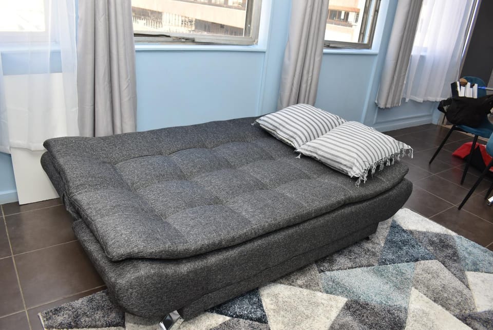 Bed, Seating area