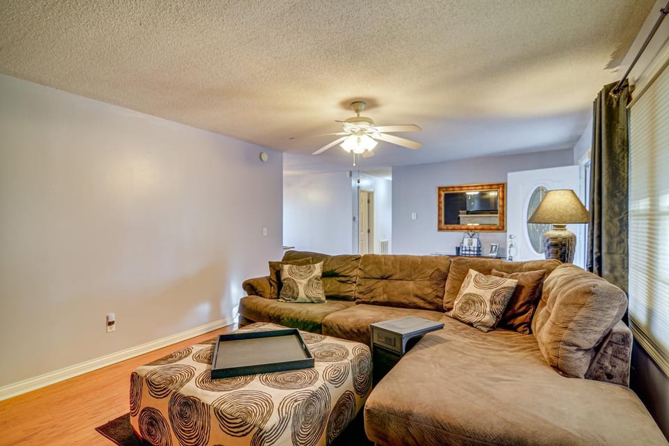 2 Mi to Lake Cumberland Access: Home w/ Grill House in Lake Cumberland