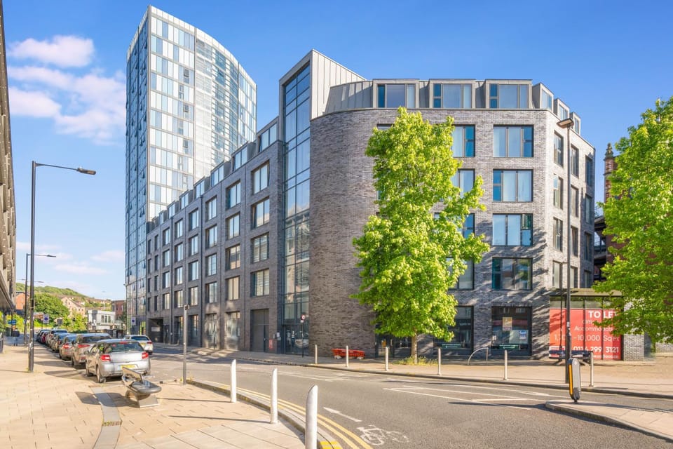Property building, Day, Neighbourhood, Street view, Location