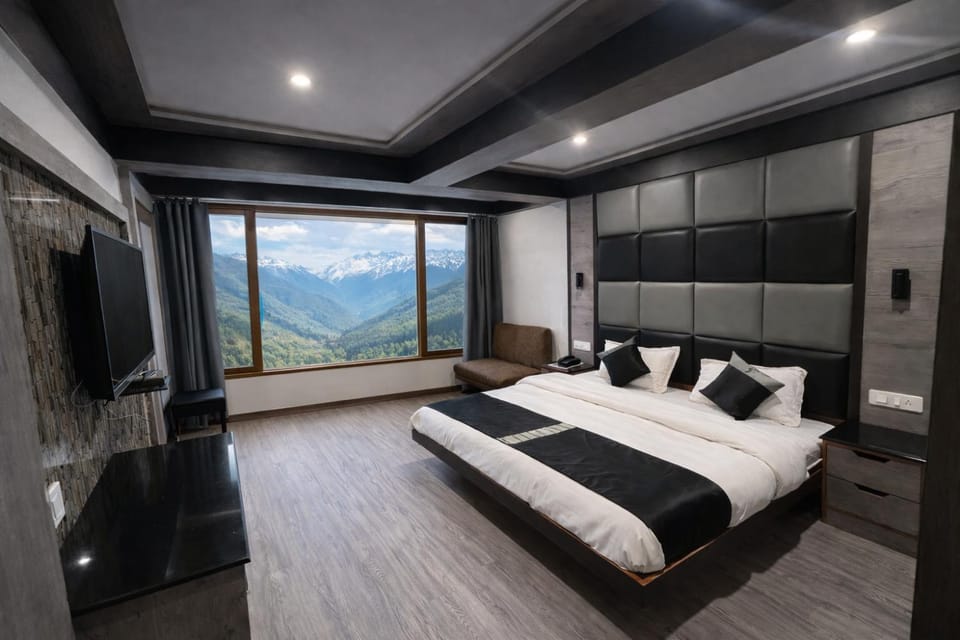 Bed, Photo of the whole room, Bedroom, Mountain view