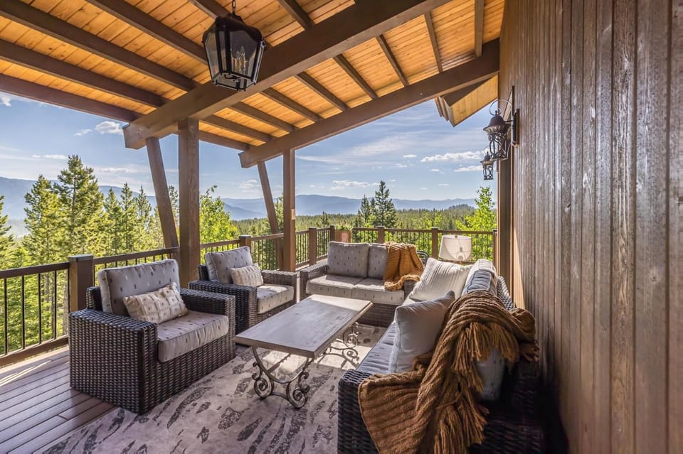 The Last Best Chalet House in Big Sky