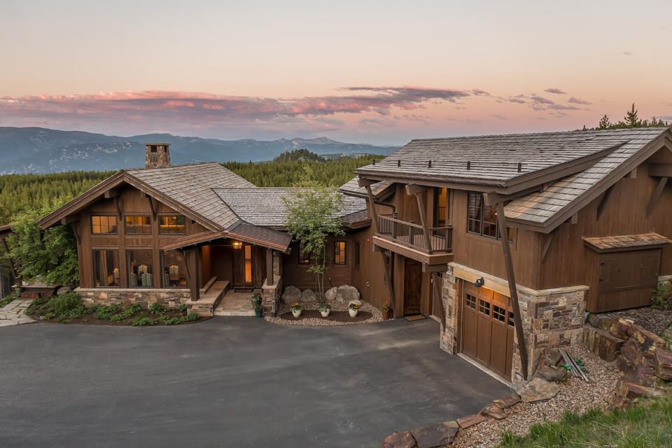 The Last Best Chalet House in Big Sky