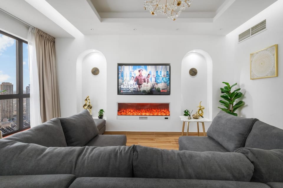 TV and multimedia, Living room, Seating area, Evening entertainment