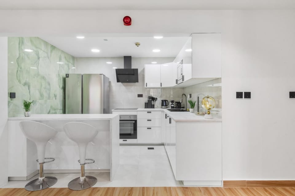 Coffee/tea facilities, Kitchen or kitchenette, dishwasher, oven, stove, toaster