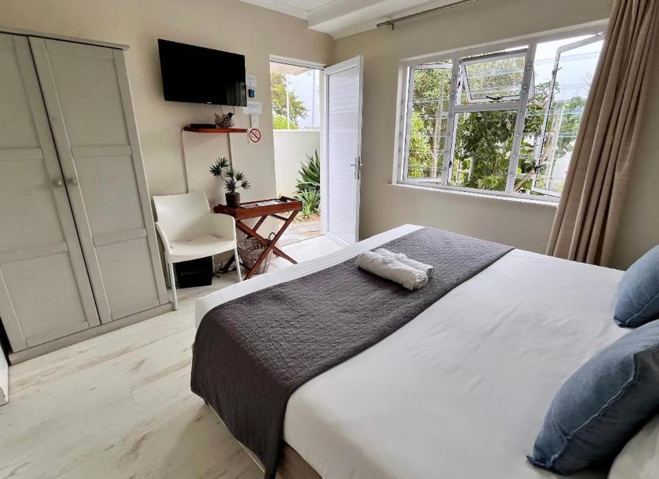 Bed, Bedroom, Garden view, wardrobe