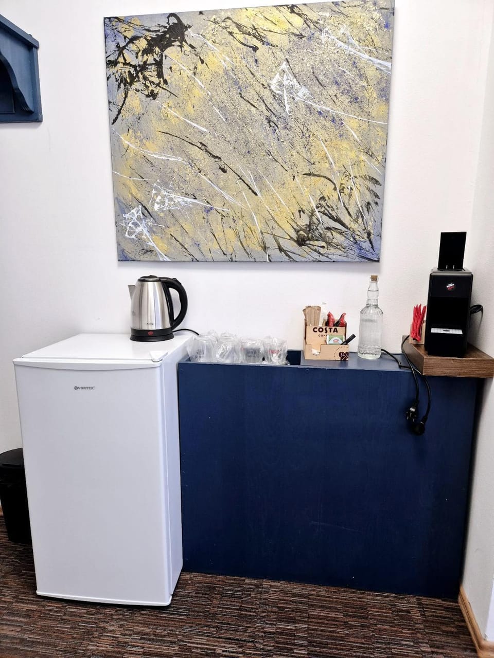 Coffee/tea facilities, minibar