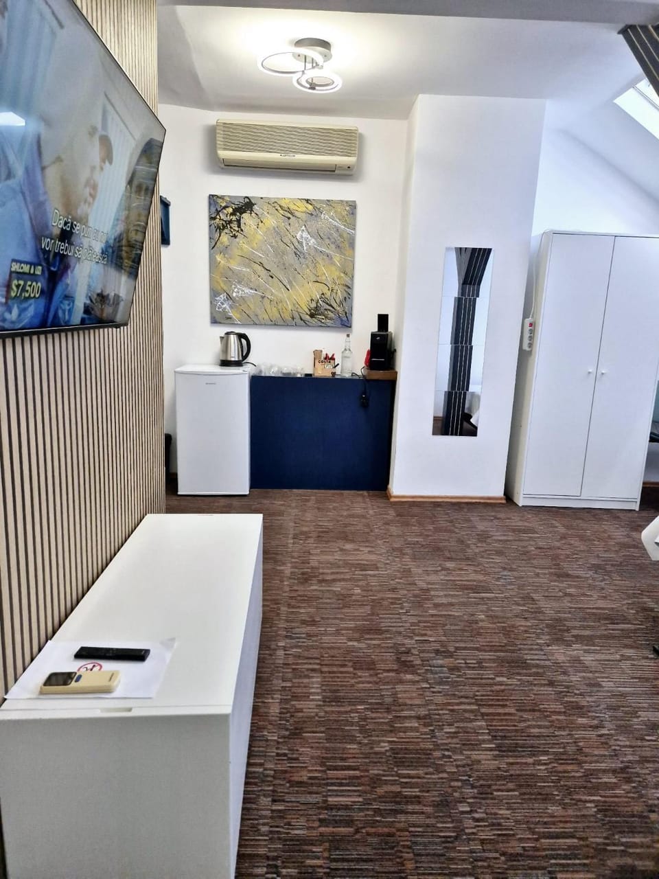 TV and multimedia, Coffee/tea facilities, minibar, air conditioner
