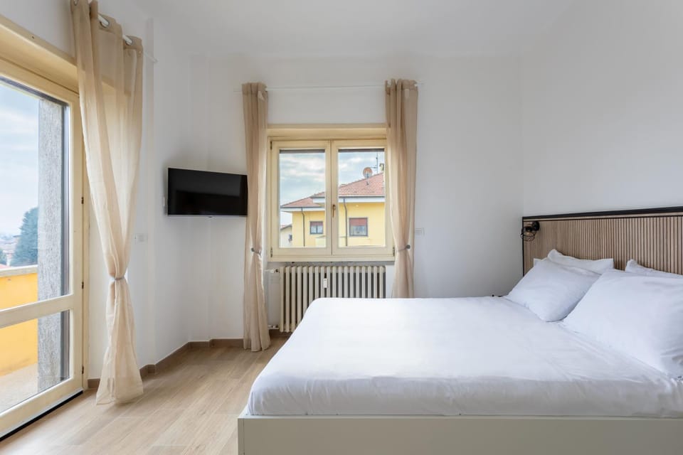 Communal lounge/ TV room, Bed, Photo of the whole room, Bedroom