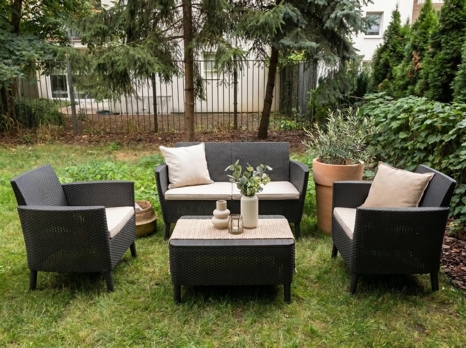 Patio, Spring, Day, Garden, Living room, Seating area, Garden view