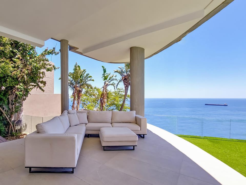 Ocean Villa Bantry Bay - Private Pool, Sea View, Newly Refurb Apartment in Cape Town