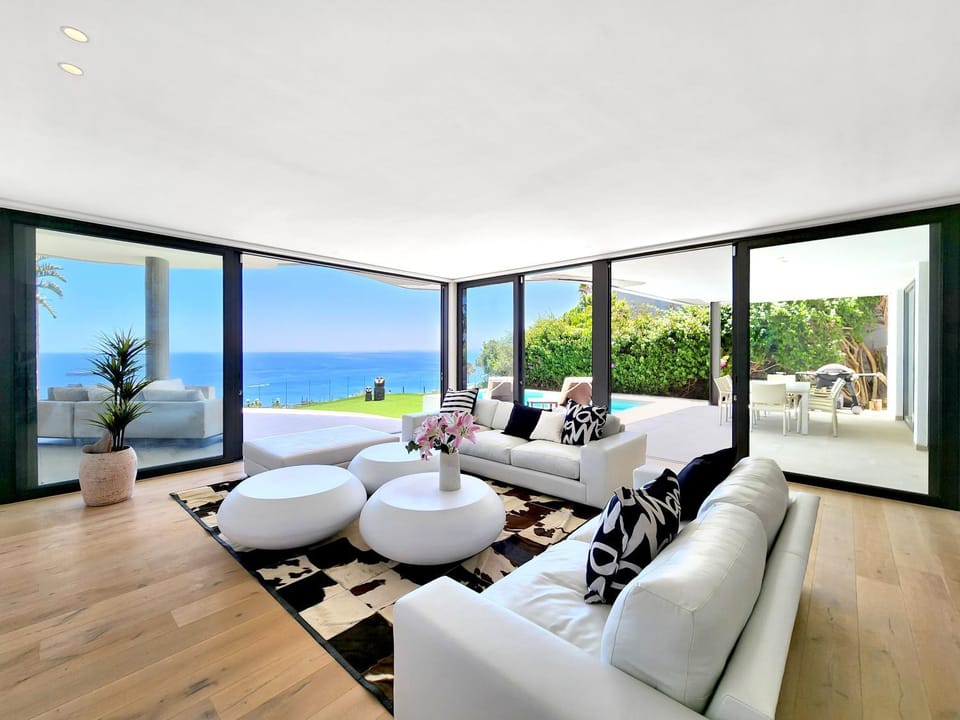 Ocean Villa Bantry Bay - Private Pool, Sea View, Newly Refurb Apartment in Cape Town