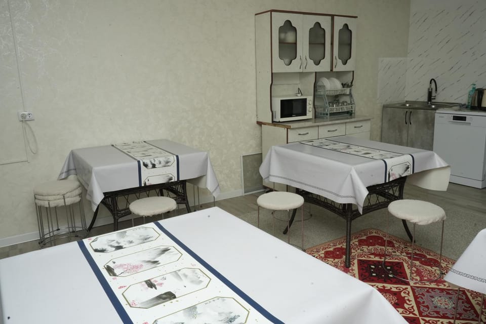 Kitchen or kitchenette, Communal kitchen, kitchen