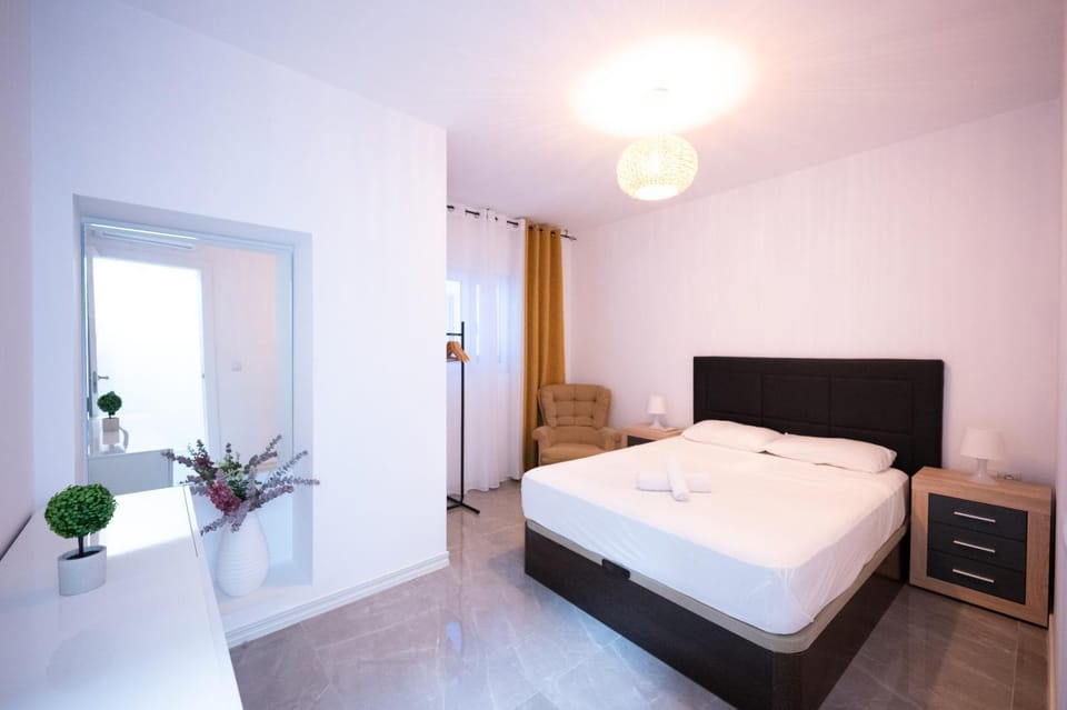 Bed, Photo of the whole room, Bedroom, towels, air conditioner