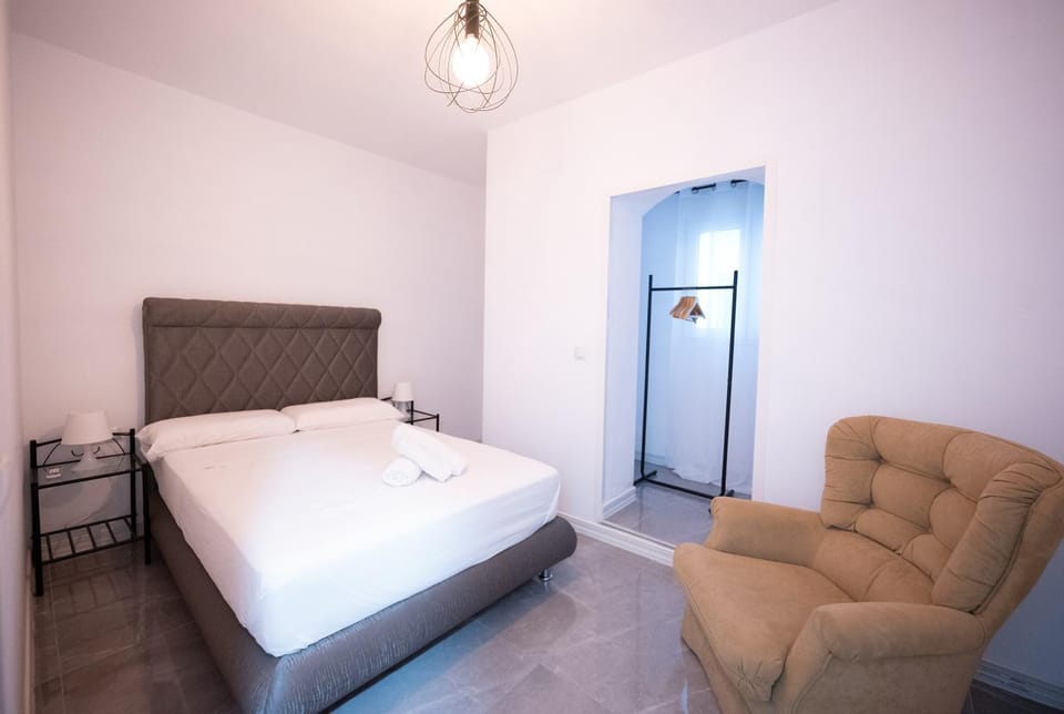 Bed, Photo of the whole room, Bedroom, towels, wardrobe, air conditioner