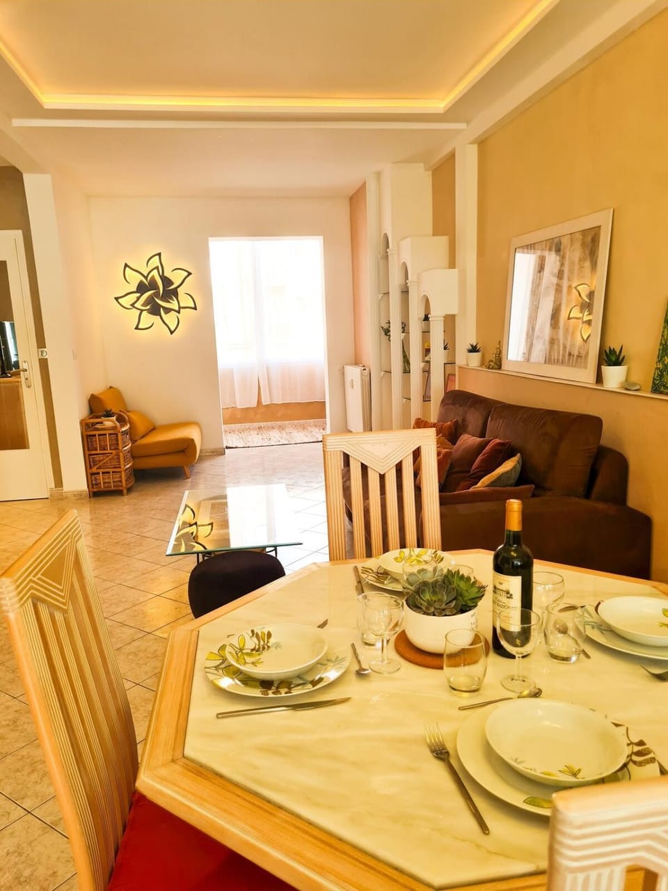 Seating area, Dining area