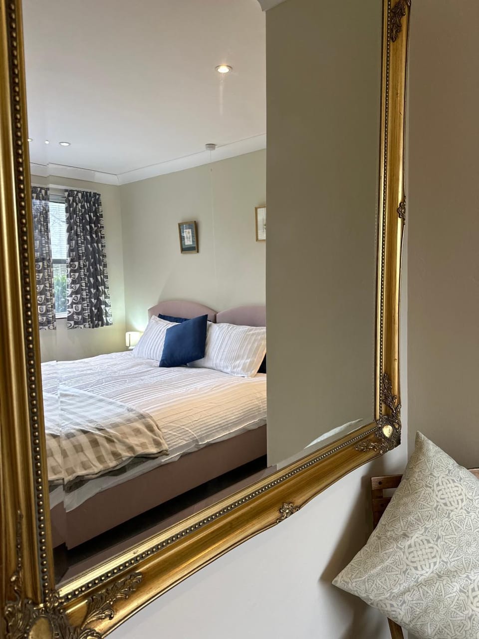 Beachfront 2-Bedroom Apartment With Sea Views By Guest Nest Management Holiday Lets In East Preston Apartment in Arun District