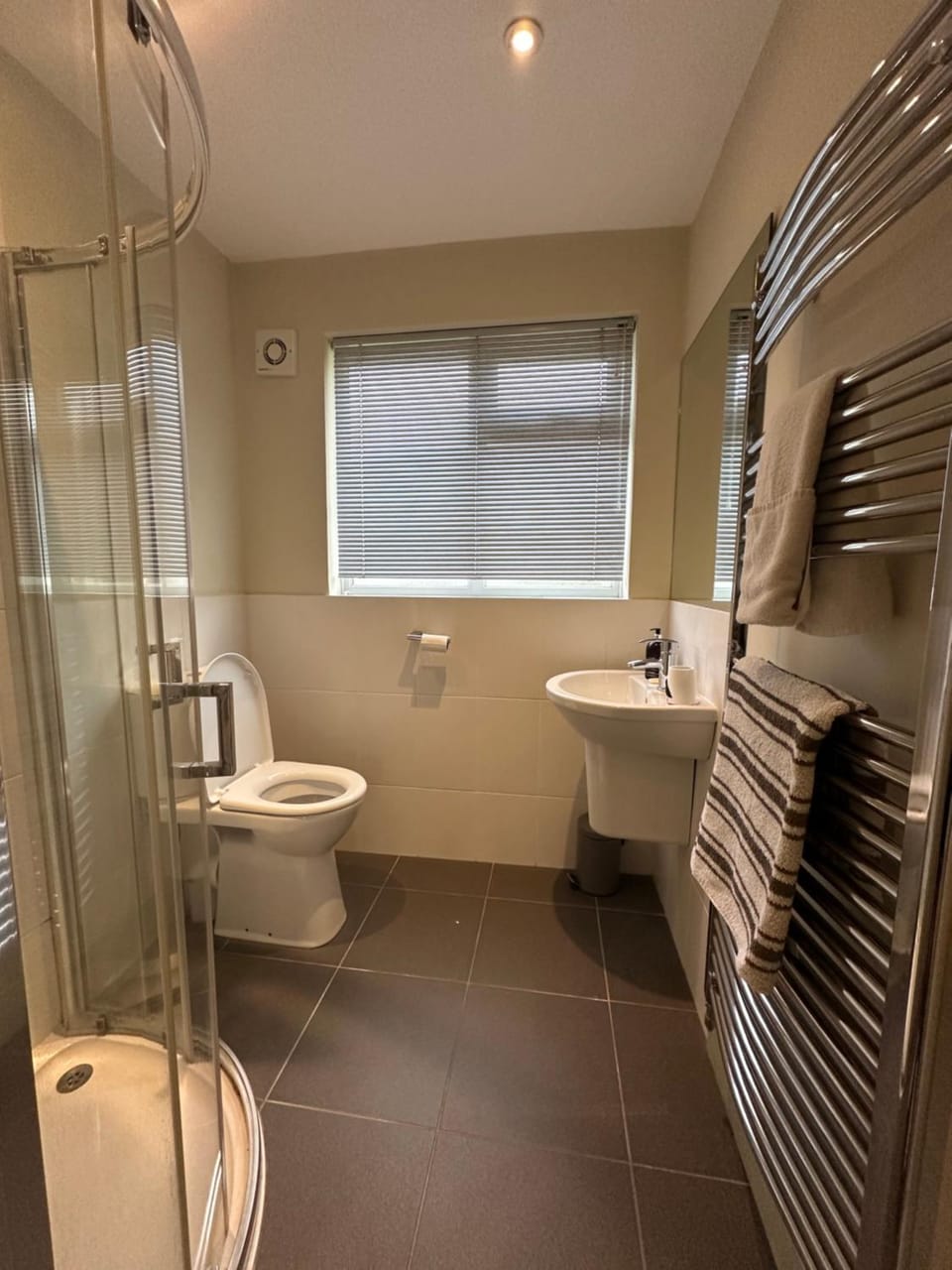 Beachfront 2-Bedroom Apartment With Sea Views By Guest Nest Management Holiday Lets In East Preston Apartment in Arun District