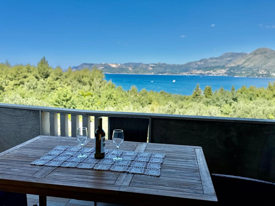 Natural landscape, View (from property/room), Balcony/Terrace, Mountain view, Sea view
