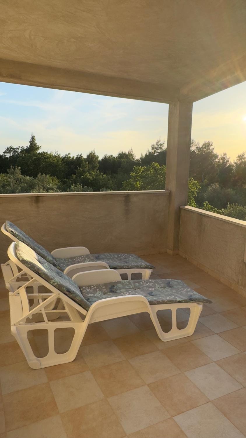 View (from property/room), Balcony/Terrace, sunbed