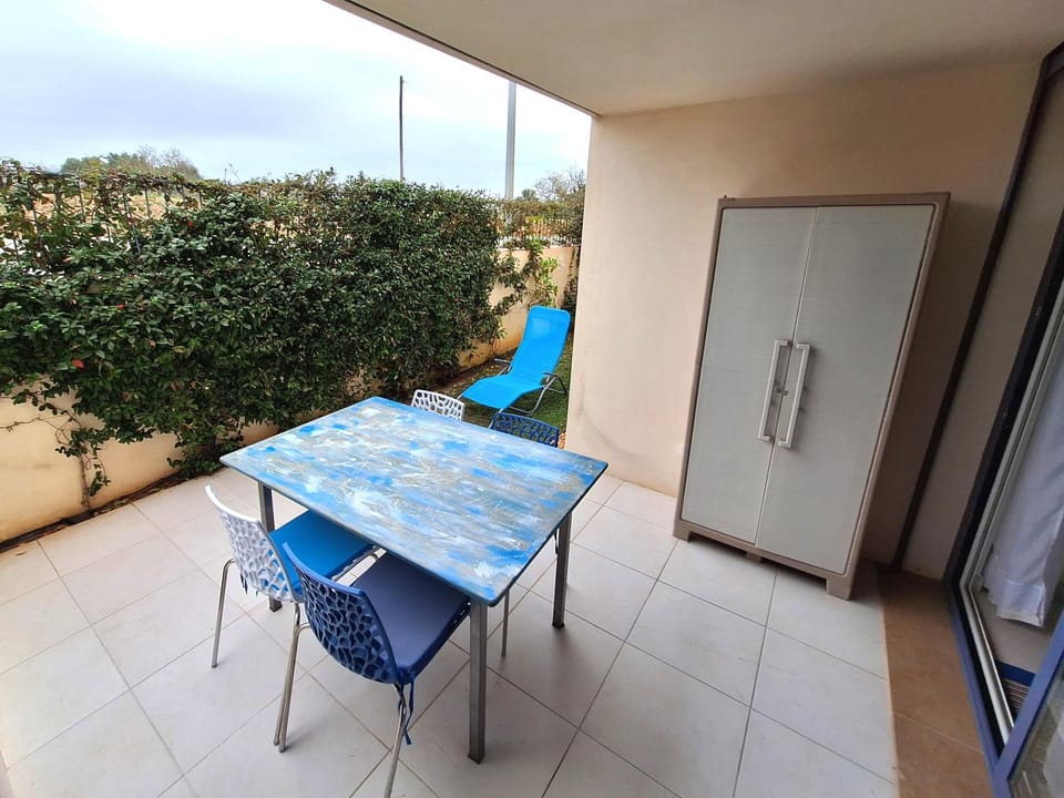 Patio, Day, Balcony/Terrace, Dining area
