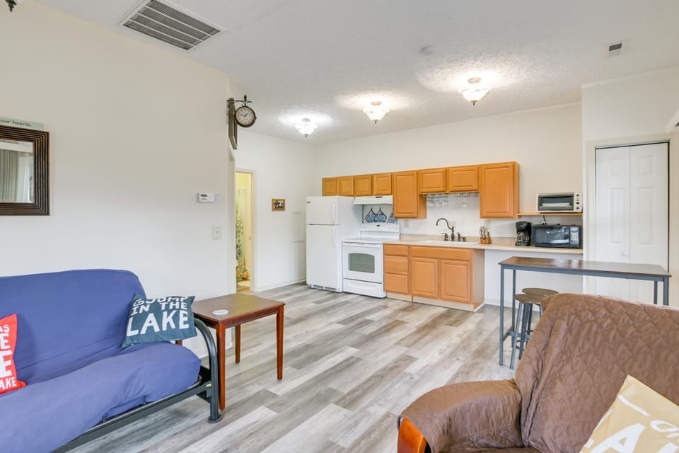 Apt w/ Lake Views - Day Trip to Virginia Tech! Apartment in Claytor Lake