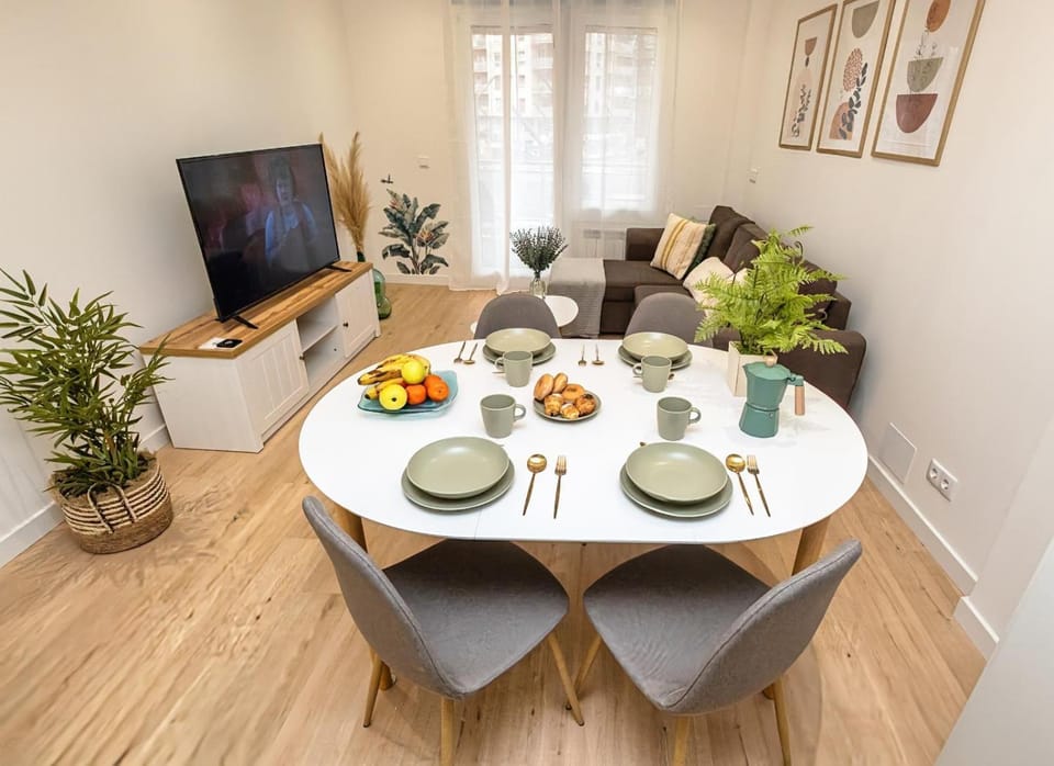 Communal lounge/ TV room, Dining area