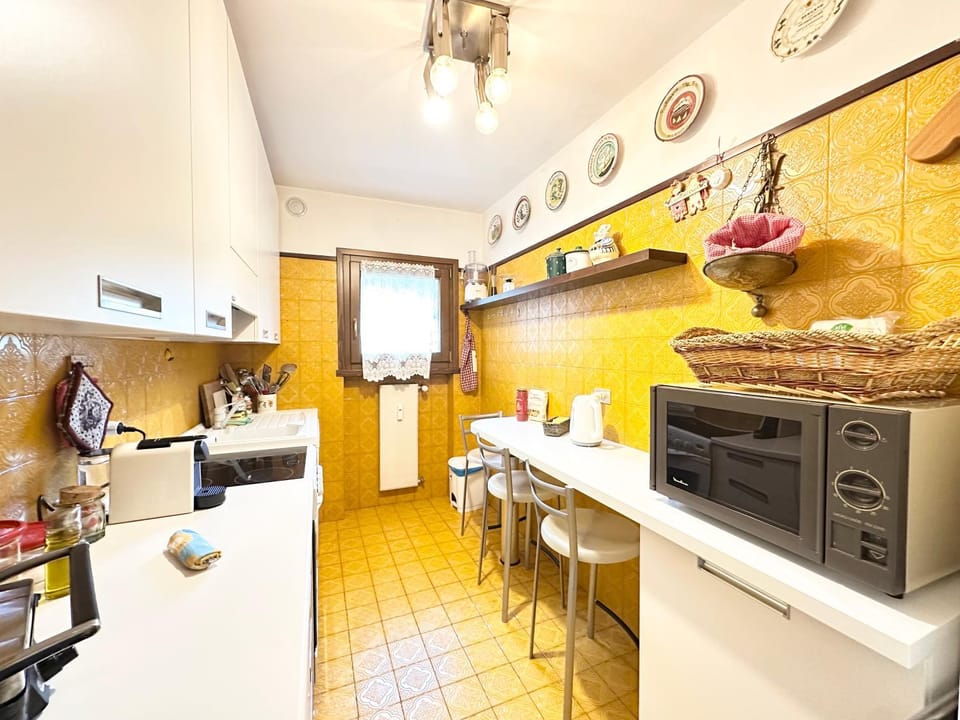 Kitchen or kitchenette, Dining area, oven, stove, toaster