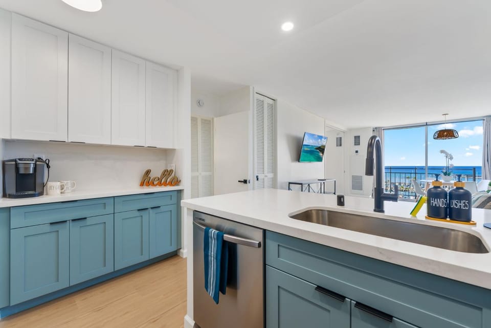 TV and multimedia, Kitchen or kitchenette, Sea view, stove
