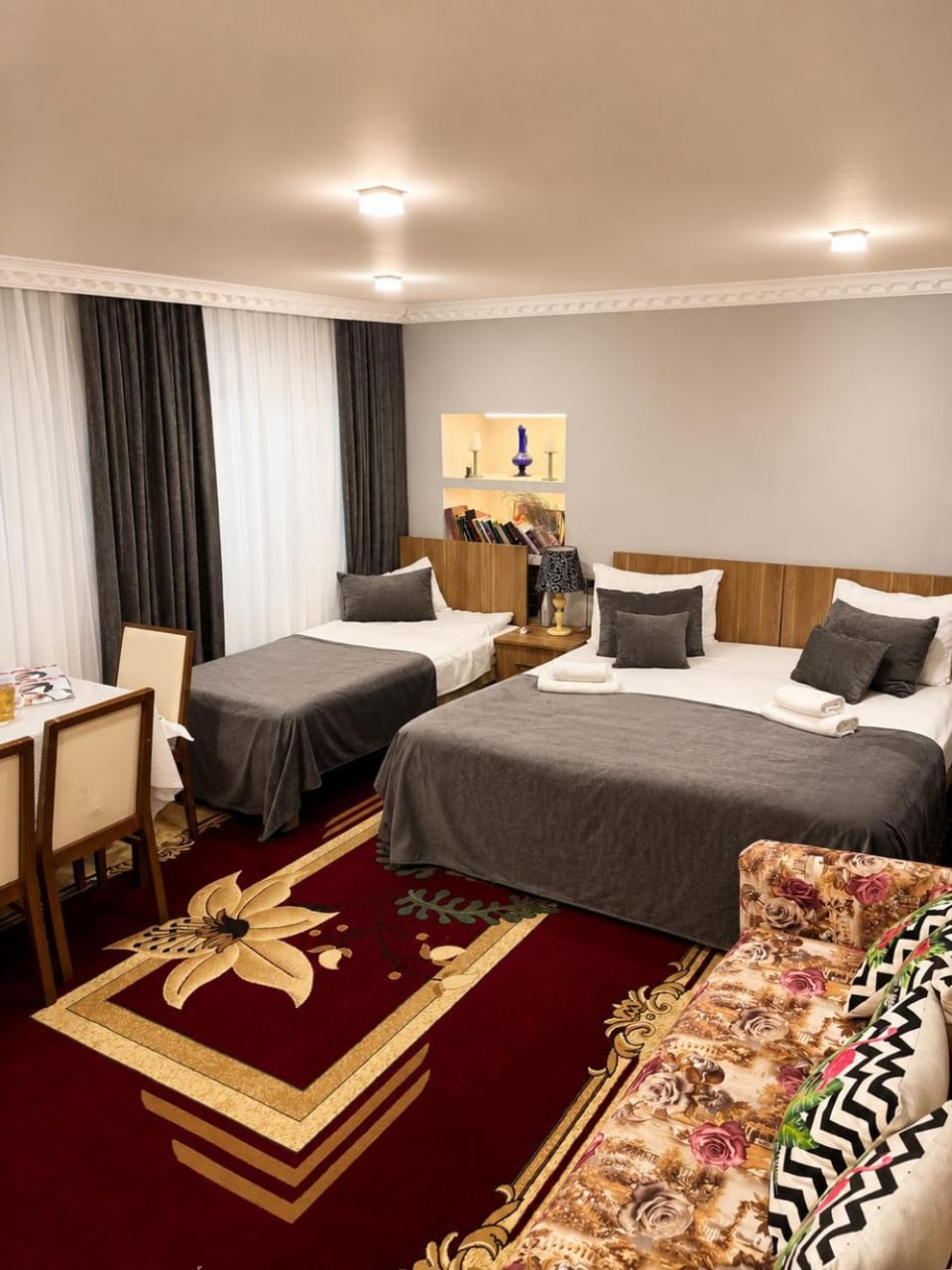 Bed, TV and multimedia, Photo of the whole room, Bedroom