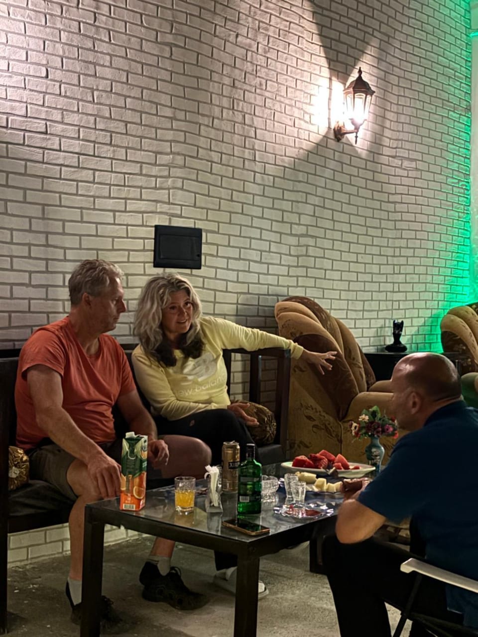 People, Living room, Food and drinks, Seating area, Guests, Drinks, group of guests