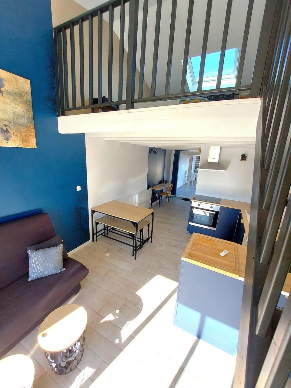 Kitchen or kitchenette, Living room, Seating area