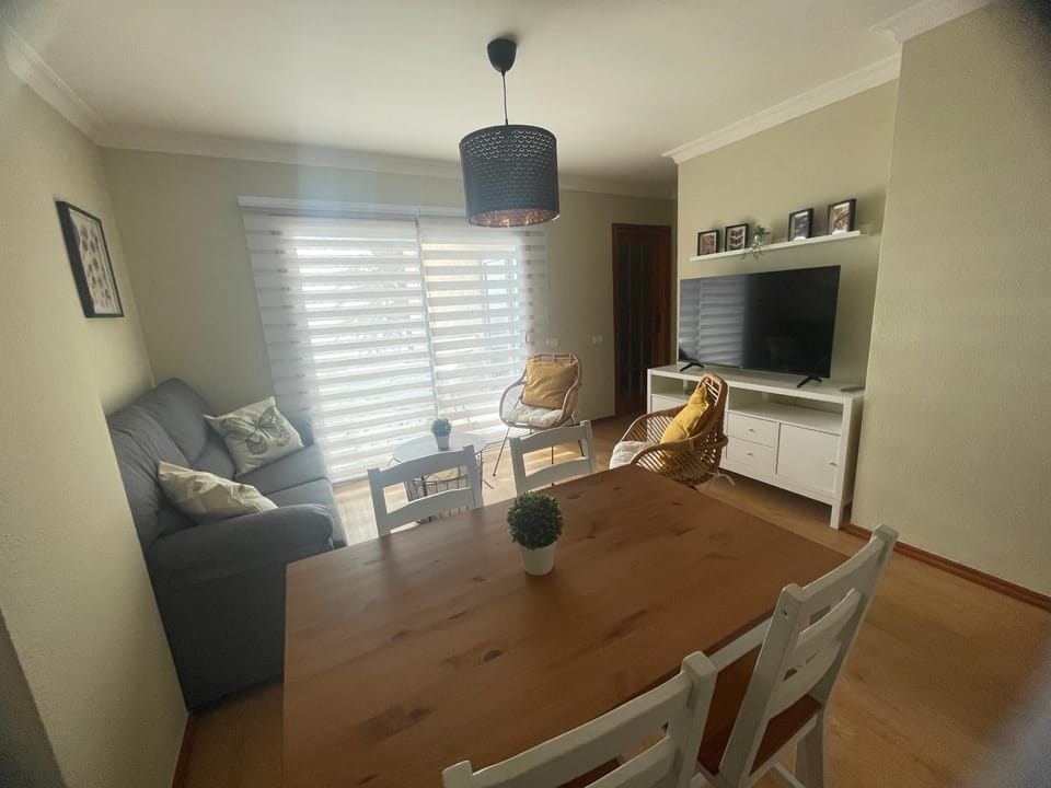 TV and multimedia, Seating area, Dining area
