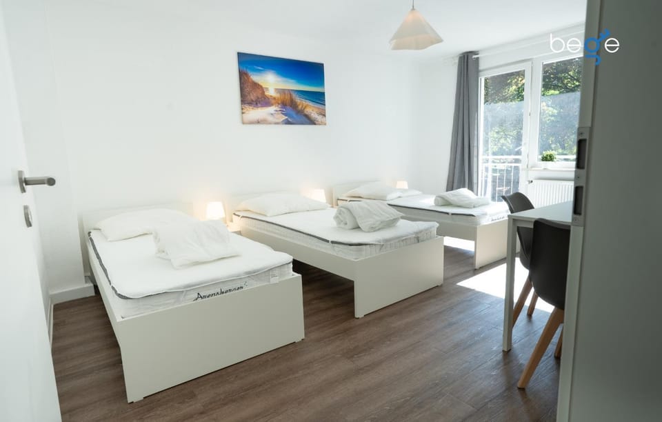 Bed, Photo of the whole room, Seating area, Bedroom