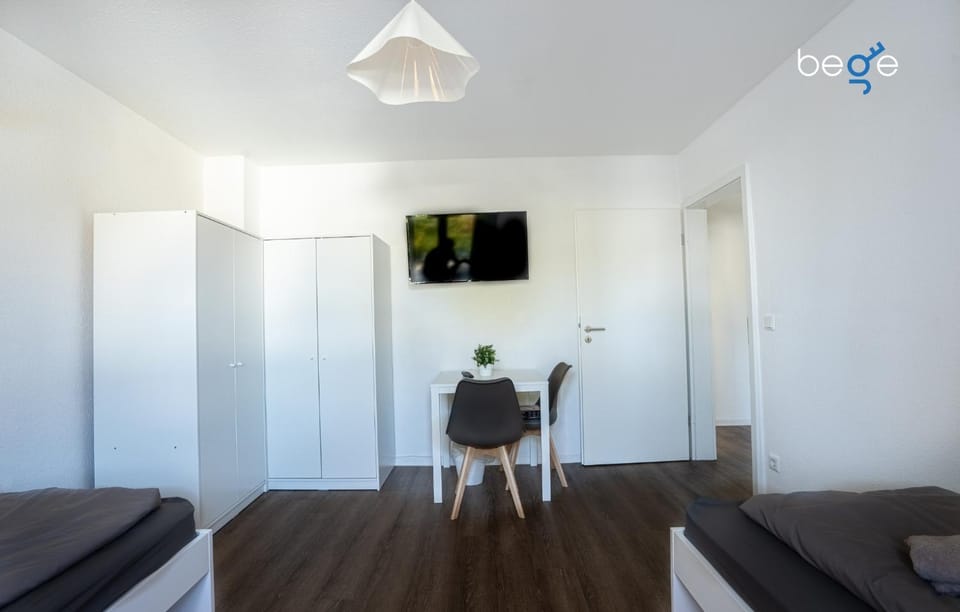 TV and multimedia, Photo of the whole room, Bedroom