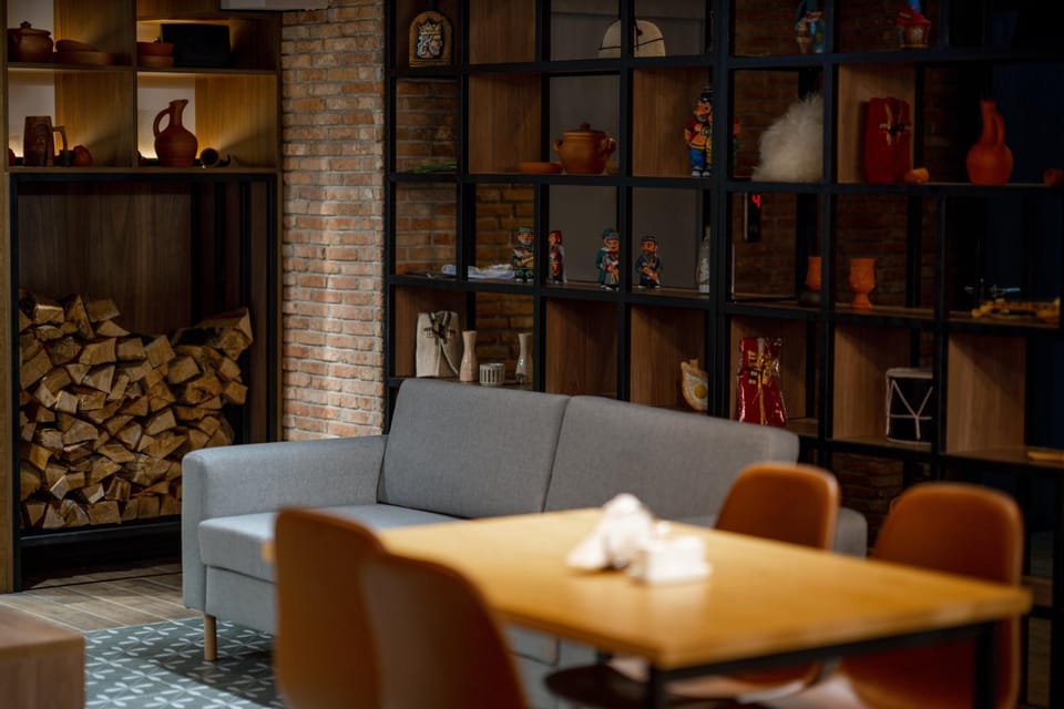 Restaurant/places to eat, Seating area