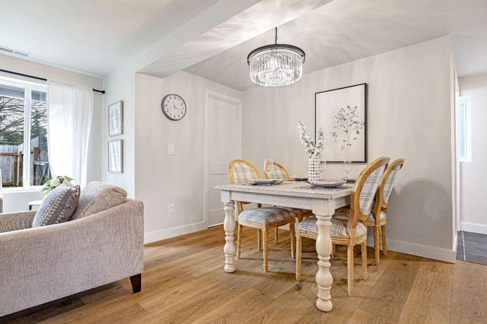 Dog Friendly Cozy Remodeled Shoreline Rambler House in Shoreline