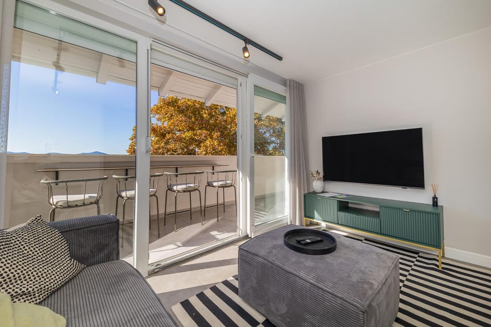 Patio, TV and multimedia, View (from property/room), Balcony/Terrace, Living room, Evening entertainment