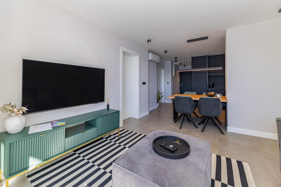 TV and multimedia, Kitchen or kitchenette, Living room, Dining area, Evening entertainment
